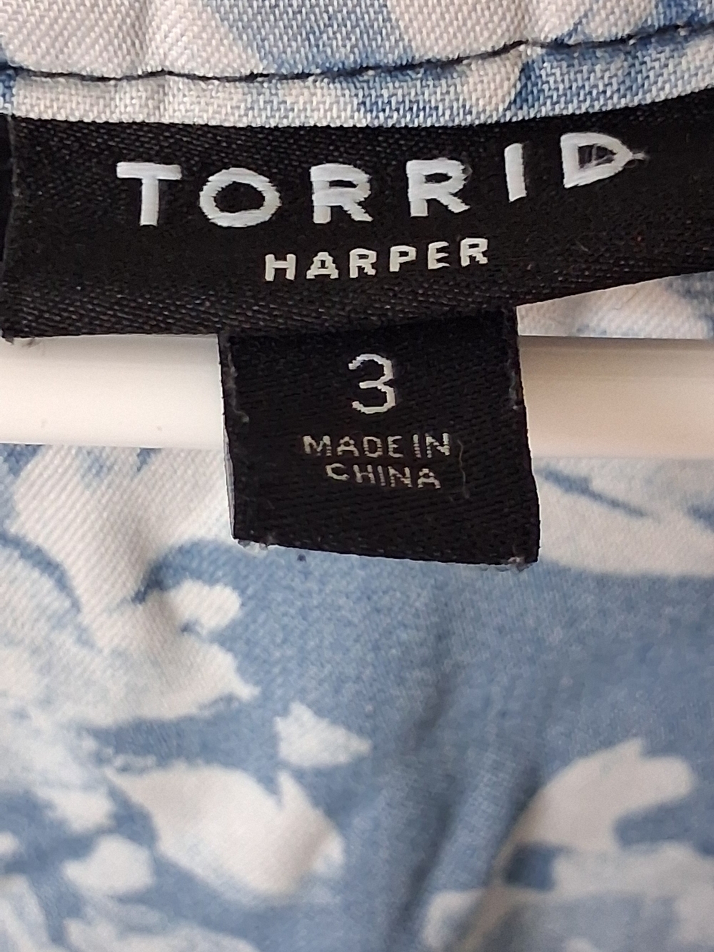 Torrid Harper Floral Challis Blouse Blue & White Size 3XL - Picture 5 of 7